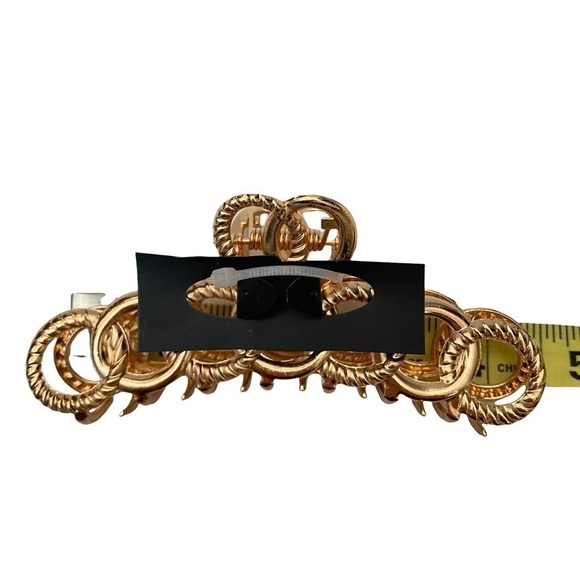 Gold Tone Textured Chain Link Hair Clip Claw - Picture 6 of 7
